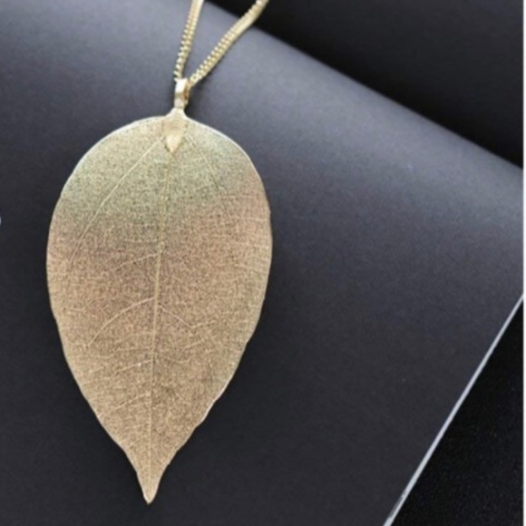 SALE💚 any 3 for $18 💚 leaf Pendant Long Chain Necklace Gold - Picture 3 of 6